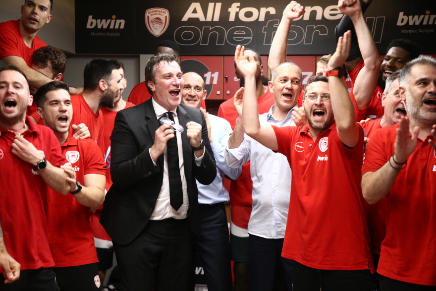 Ολυμπιακός: Προκρίθηκε στο 11ο Final-4 της ιστορίας του - Έξαλλοι πανηγυρισμοί από διοίκηση, παίκτες και κόσμο