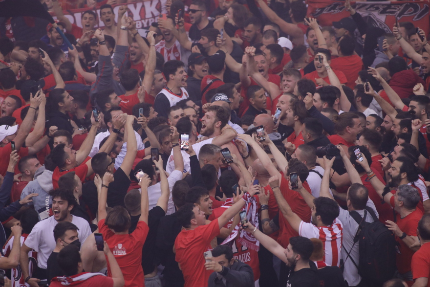 Ολυμπιακός: Προκρίθηκε στο 11ο Final-4 της ιστορίας του - Έξαλλοι πανηγυρισμοί από διοίκηση, παίκτες και κόσμο