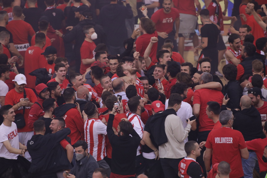Ολυμπιακός: Προκρίθηκε στο 11ο Final-4 της ιστορίας του - Έξαλλοι πανηγυρισμοί από διοίκηση, παίκτες και κόσμο