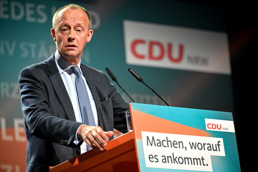 Politico: Η λίστα των 12 Γερμανών που «φλέρταραν» με τη Ρωσία - Πρώτη και καλύτερη η Μέρκελ