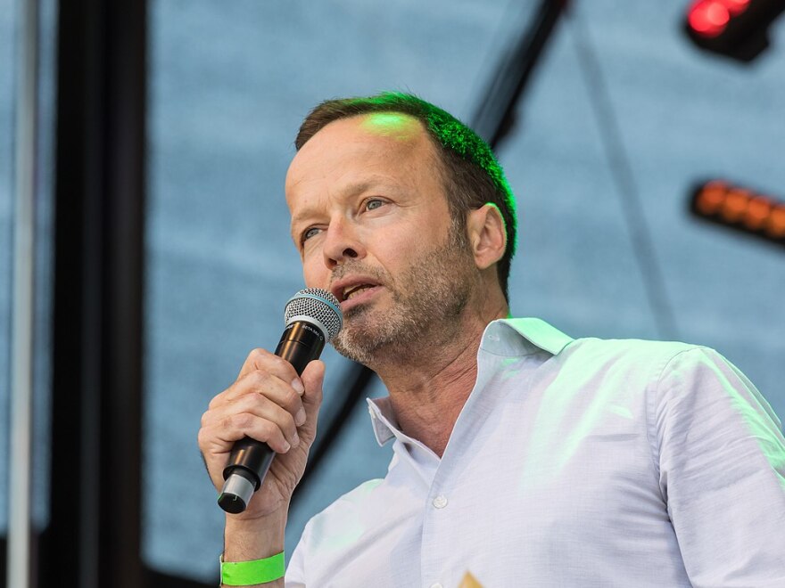 Politico: Η λίστα των 12 Γερμανών που «φλέρταραν» με τη Ρωσία - Πρώτη και καλύτερη η Μέρκελ