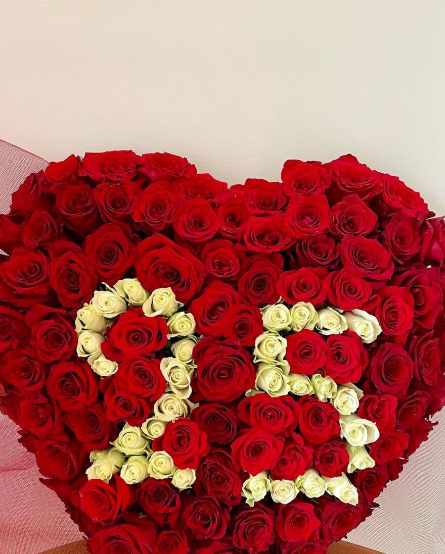 Καίτη Γαρμπή & Διονύσης Σχοινάς: Η βασίλισσα και ο ιππότης - Η εντυπωσιακή τούρτα για τα 25 χρόνια γάμου