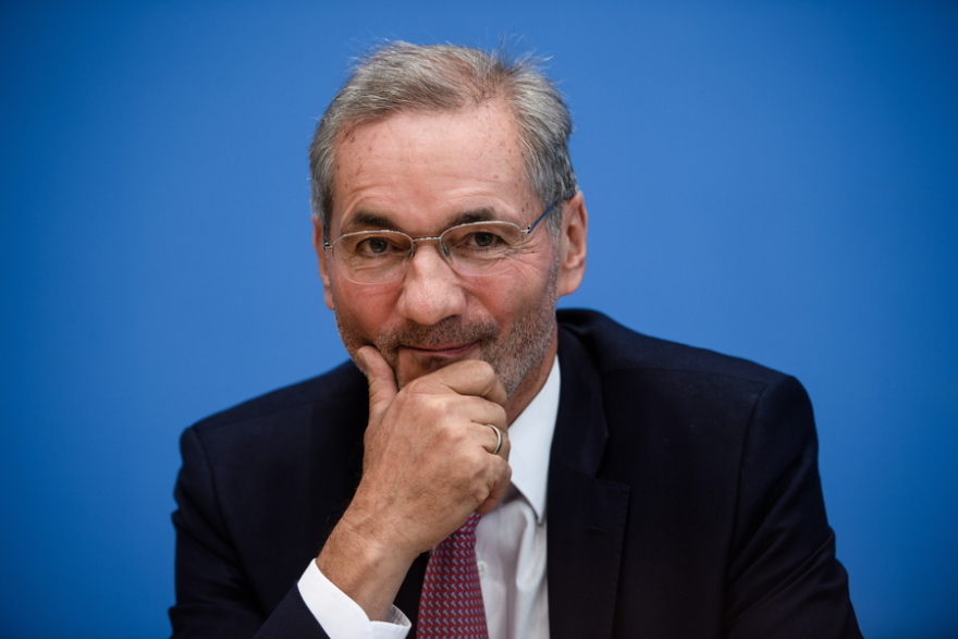 Politico: Η λίστα των 12 Γερμανών που «φλέρταραν» με τη Ρωσία - Πρώτη και καλύτερη η Μέρκελ