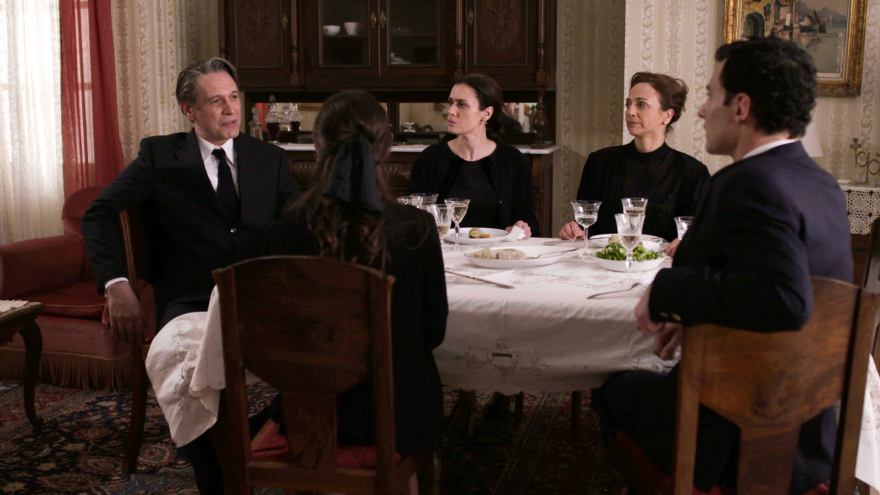 Άγριες Μέλισσες: Η Κορίνα ανακοινώνει στον Ακύλα τον χωρισμό της με τον Μελέτη