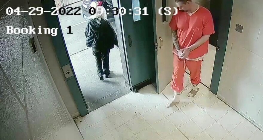 ΗΠΑ: Η απόδραση των Γουάιτ - Η πιο αξιόπιστη σωφρονιστική υπάλληλος βοήθησε επικίνδυνο κακοποιό να αποδράσει από φυλακές στην Αλαμπάμα!