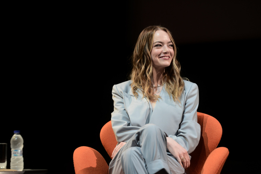 «Βληχή»: Η βωβή ταινία του Γιώργου Λάνθιμου στη Λυρική - «Το πιο παράδοξο πράγμα που έχω κάνει» λέει η Έμα Στόουν