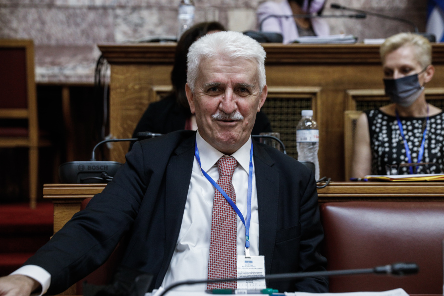 Πρόεδρος ΕΣΡ κατά Βελόπουλου για τις διαφημίσεις με τα μαντζούνια που «σκοτώνουν» τον κορωνοϊό