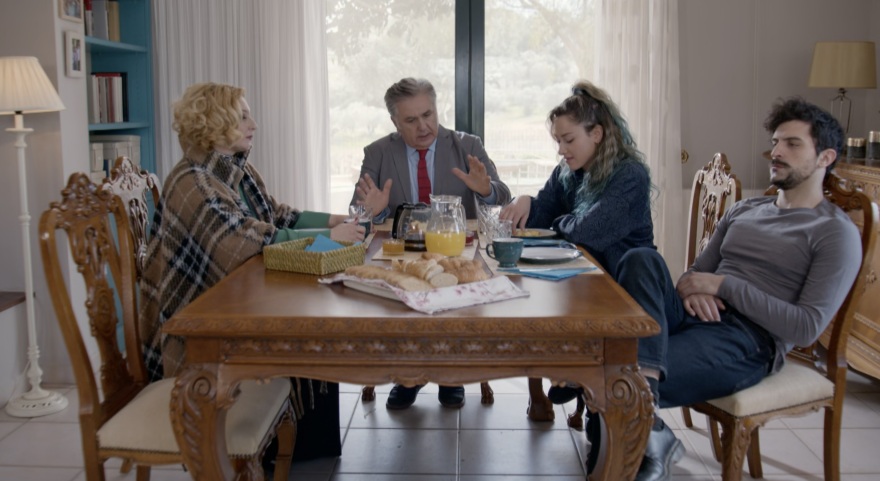 Άσε μας ρε μαμά: Ο Σωτήρης αποκαλύπτει ότι η Τζοβάνα και η Όλγα απήχθησαν εξαιτίας του