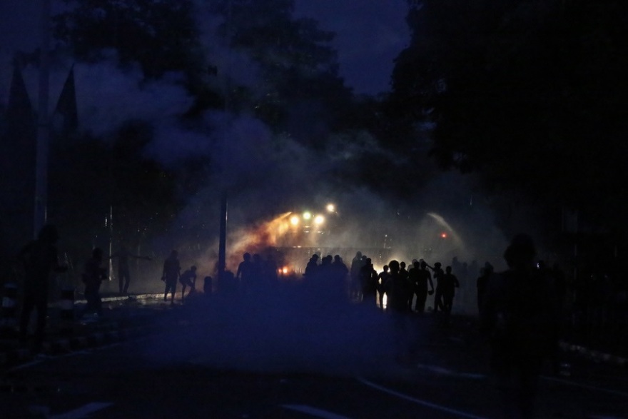 Σε κατάσταση εκτάκτου ανάγκης η Σρι Λάνκα, ξεχειλίζει η λαϊκή οργή για την οικονομική κρίση