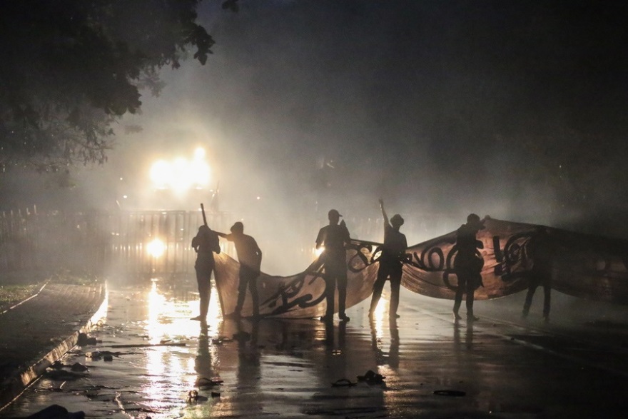 Σε κατάσταση εκτάκτου ανάγκης η Σρι Λάνκα, ξεχειλίζει η λαϊκή οργή για την οικονομική κρίση