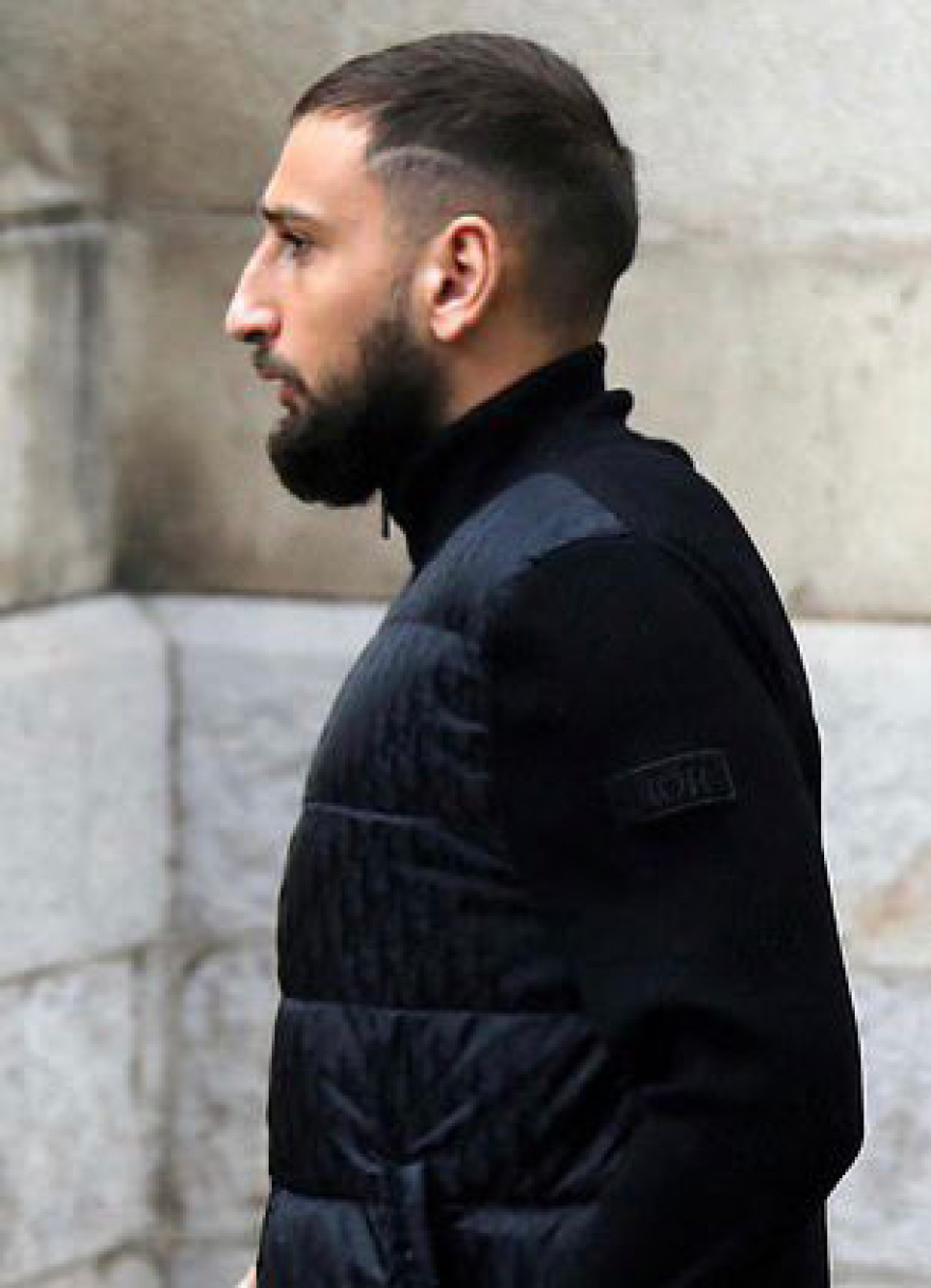 Ραϊόλα: Στην κηδεία του οι Χάαλαντ, Ζλάταν και Φάμπρεγας 