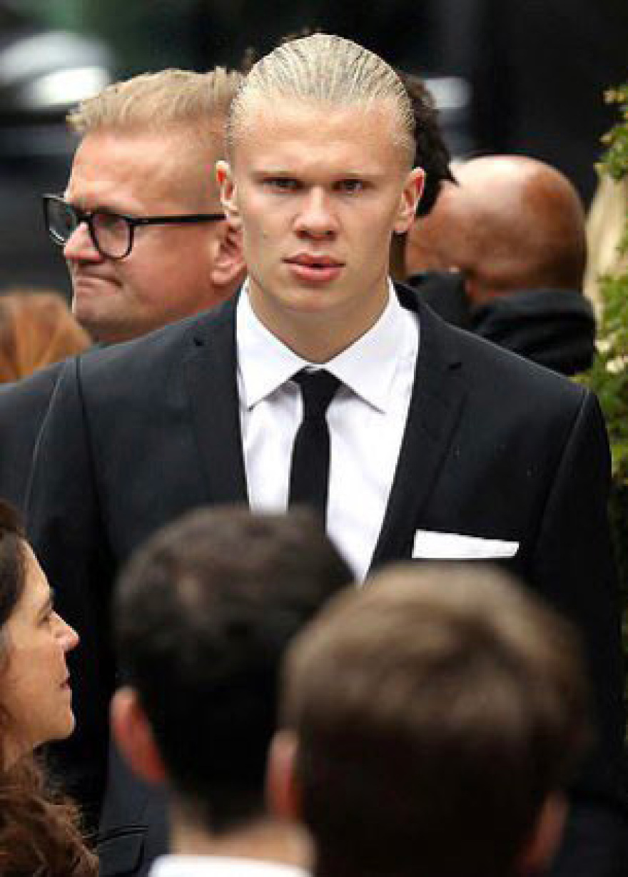 Ραϊόλα: Στην κηδεία του οι Χάαλαντ, Ζλάταν και Φάμπρεγας 