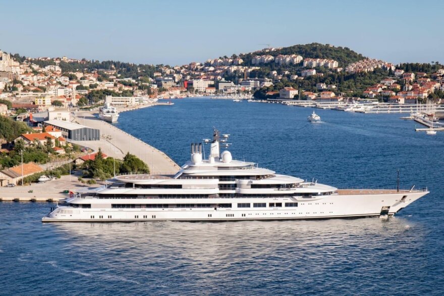 Ιταλία: Κατασχέθηκε το σούπερ γιοτ Σεχραζάτ, που φημολογείται ότι ανήκει στον Πούτιν