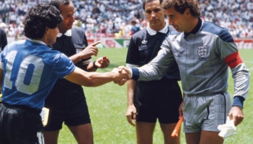  Πίτερ Σίλτον: «Δε θα χρησιμοποιούσε την φανέλα του Μαραντόνα ούτε για να σκουπίσω τα πιάτα μου»