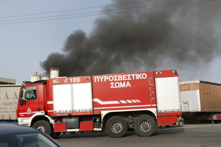Οριοθετήθηκε η μεγάλη πυρκαγιά στη ΒΙΠΕ Ηρακλείου - Συνεχίζονται οι προσπάθειες κατάσβεσης