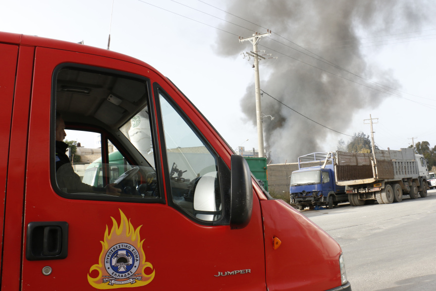 Οριοθετήθηκε η μεγάλη πυρκαγιά στη ΒΙΠΕ Ηρακλείου - Συνεχίζονται οι προσπάθειες κατάσβεσης