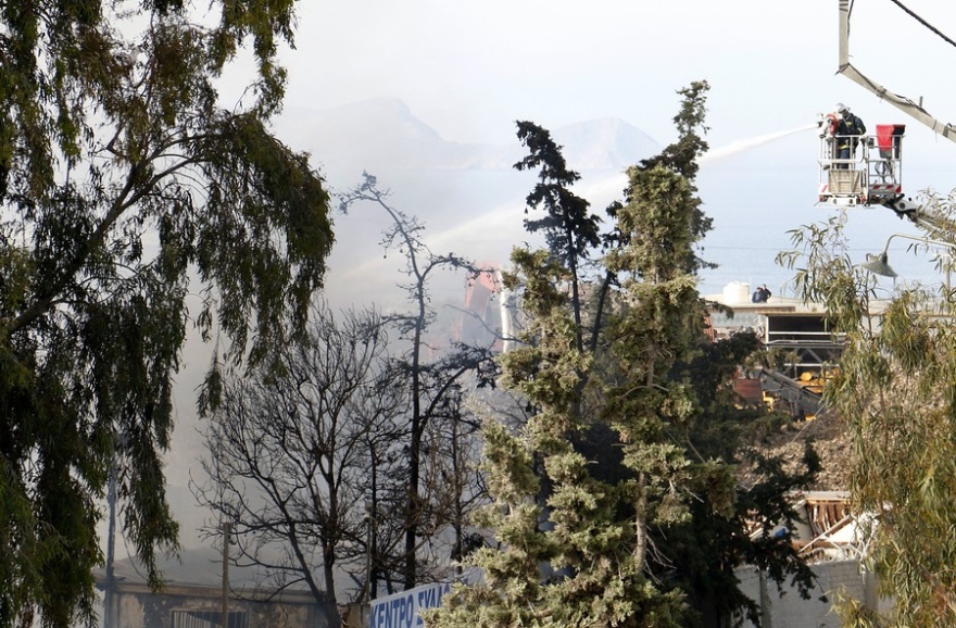 Οριοθετήθηκε η μεγάλη πυρκαγιά στη ΒΙΠΕ Ηρακλείου - Συνεχίζονται οι προσπάθειες κατάσβεσης