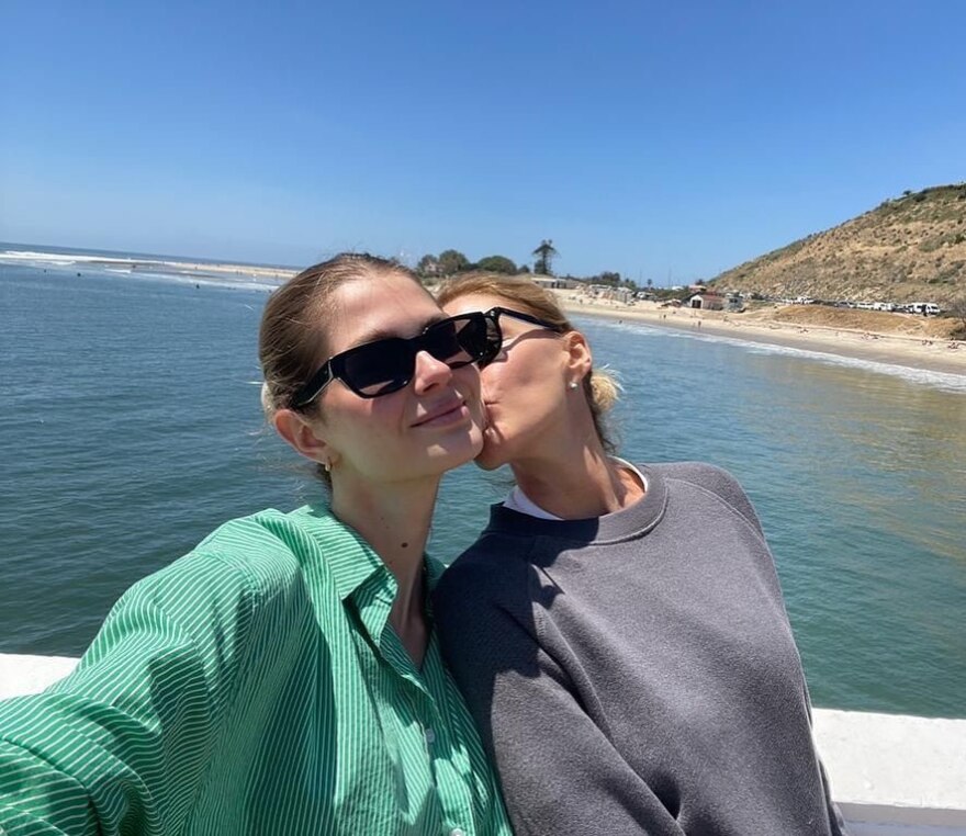 Τζένη Μπαλατσινού: Διακοπές στο Μαλιμπού με την κόρη της, Αμαλία