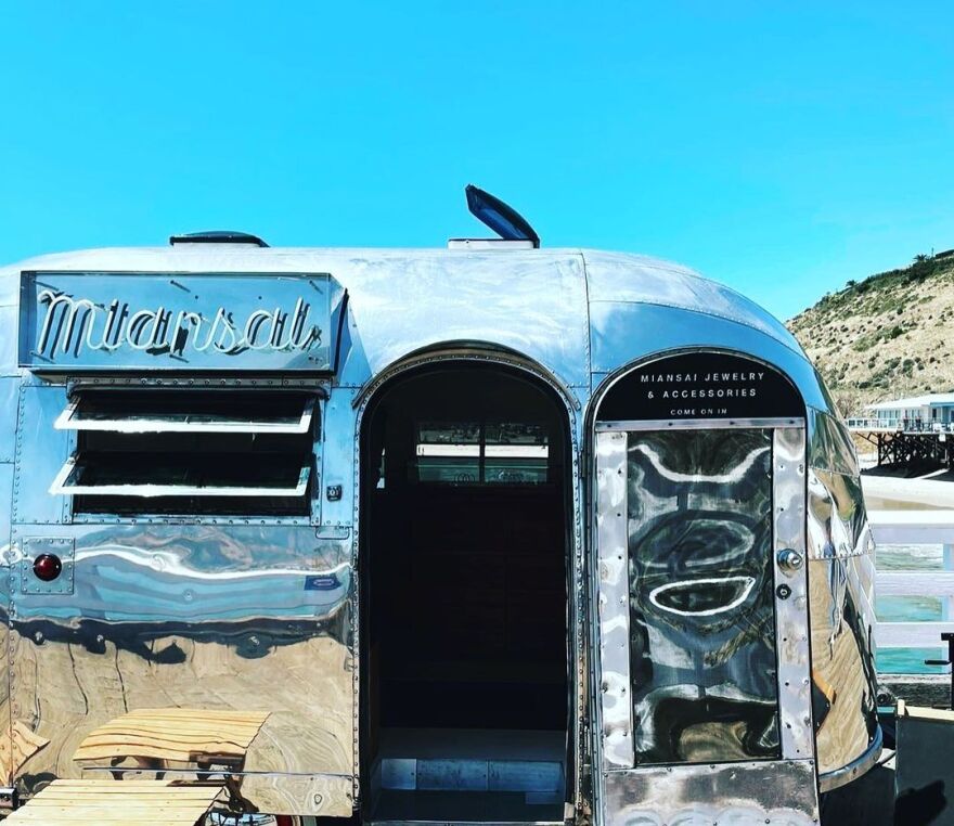 Τζένη Μπαλατσινού: Διακοπές στο Μαλιμπού με την κόρη της, Αμαλία