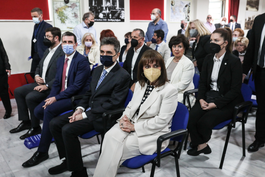 ΚΕ.ΜΙ.ΠΟ.: Η Σακελλαροπούλου στο 10ο Συμπόσιο για τα 100 χρόνια από τη Μικρασιατική καταστροφή