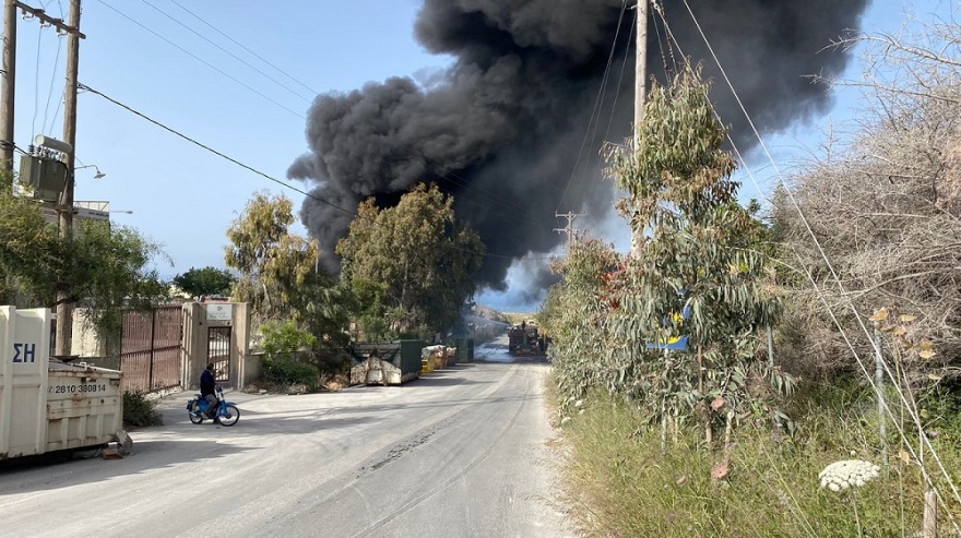 Οριοθετήθηκε η μεγάλη πυρκαγιά στη ΒΙΠΕ Ηρακλείου - Συνεχίζονται οι προσπάθειες κατάσβεσης