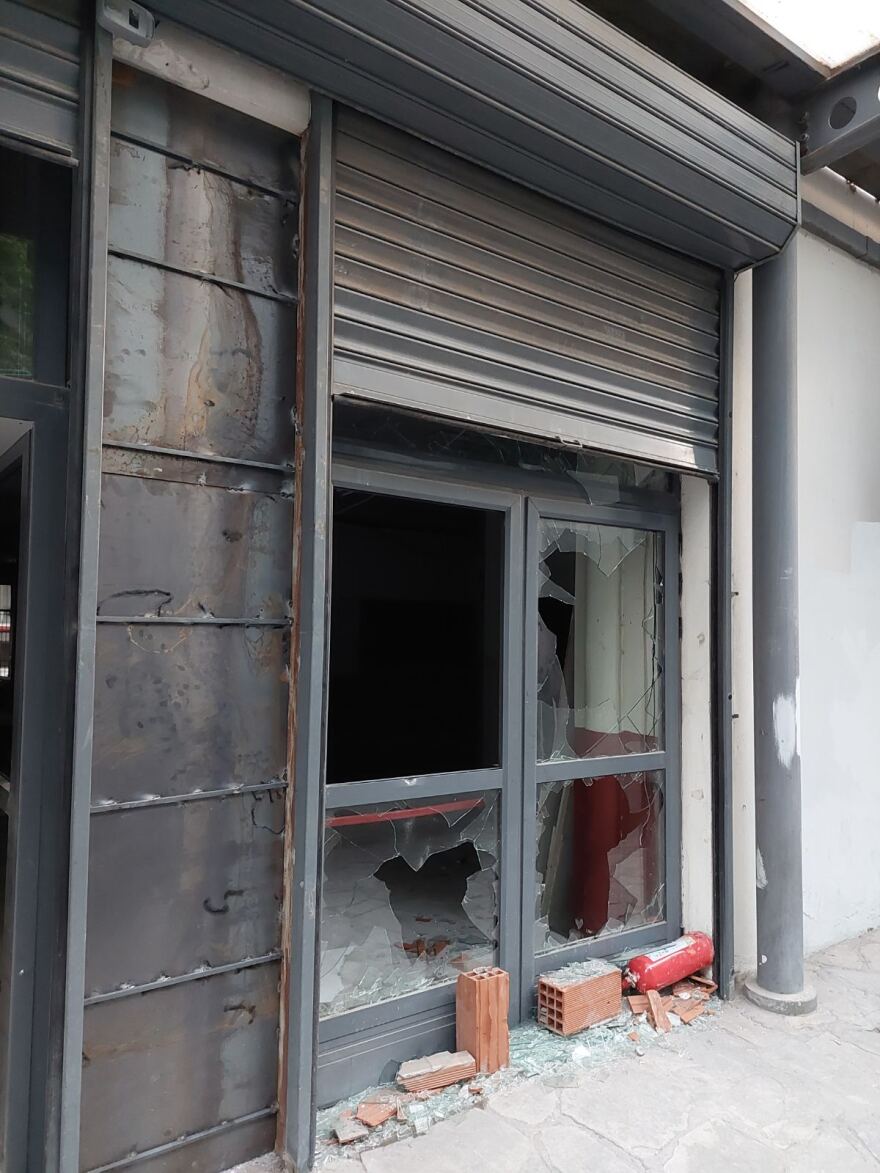 Κατακραυγή για τις καταστροφές στο ΑΠΘ - Πώς ήταν ο χώρος πριν «μπουκάρουν» με βαριοπούλες