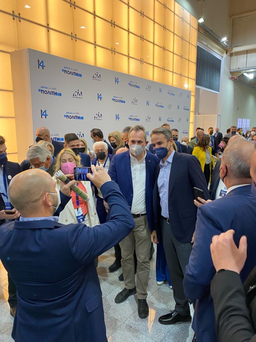 Συνέδριο ΝΔ: Τα «πηγαδάκια» Μητσοτάκη με στελέχη του κόμματος τη 2η μέρα των εργασιών