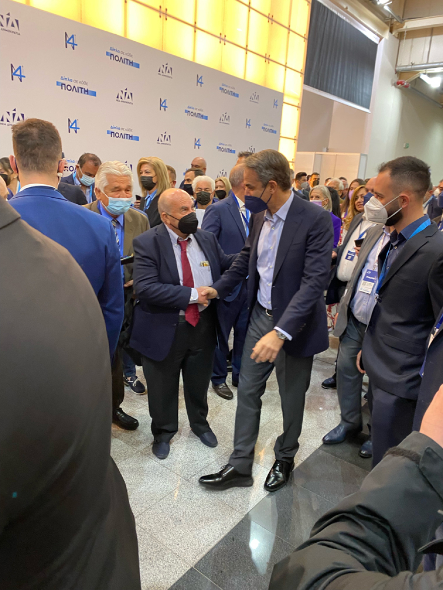 Συνέδριο ΝΔ: Τα «πηγαδάκια» Μητσοτάκη με στελέχη του κόμματος τη 2η μέρα των εργασιών