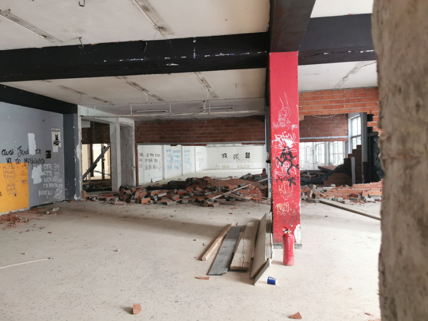 ΑΠΘ: Άγνωστοι με βαριοπούλες γκρέμισαν τους τοίχους στο «Στέκι στο Βιολογικό»