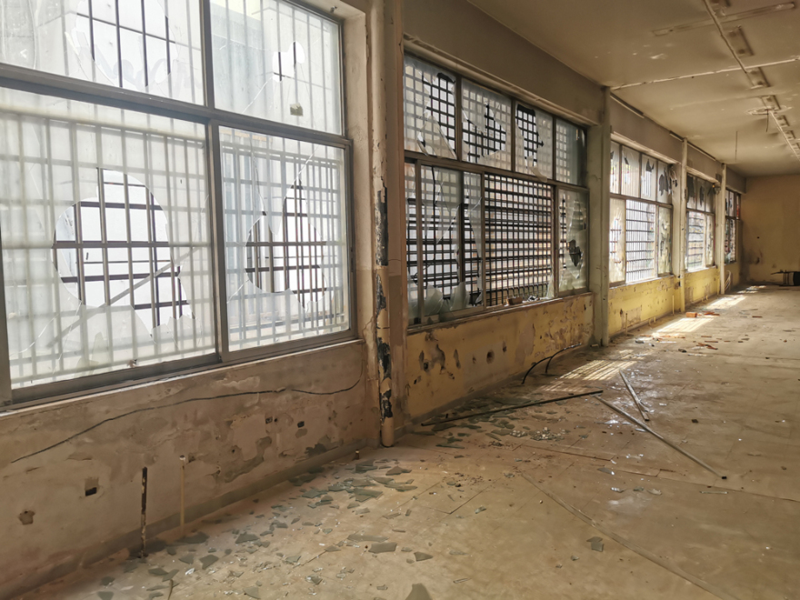 ΑΠΘ: Άγνωστοι με βαριοπούλες γκρέμισαν τους τοίχους στο «Στέκι στο Βιολογικό»