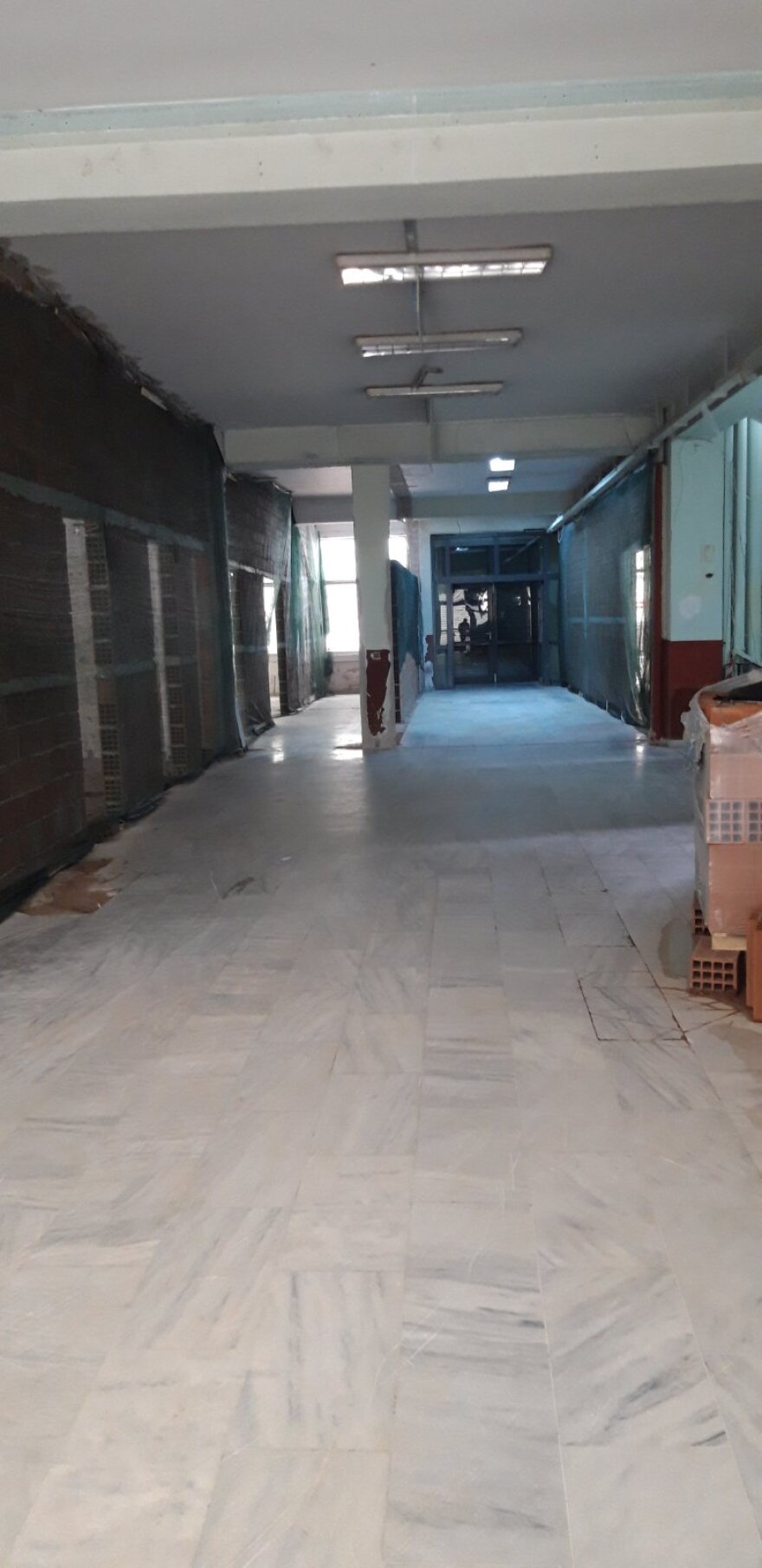 Κατακραυγή για τις καταστροφές στο ΑΠΘ - Πώς ήταν ο χώρος πριν «μπουκάρουν» με βαριοπούλες