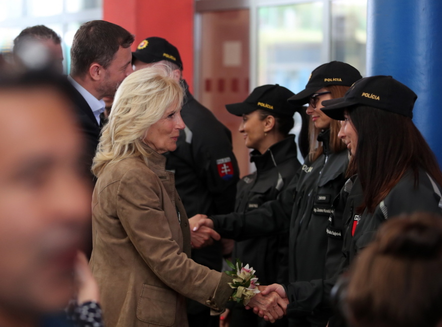 Σλοβακία - Τζιλ Μπάιντεν: «Οι καρδιές του αμερικανικού λαού είναι με τις μητέρες της Ουκρανίας»