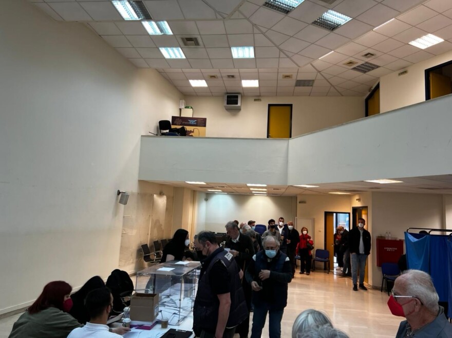 ΠΑΣΟΚ-ΚΙΝΑΛ: Ομαλά διεξάγεται η ψηφοφορία για το νέο όνομα του κόμματος - Μαζική η προσέλευση των μελών