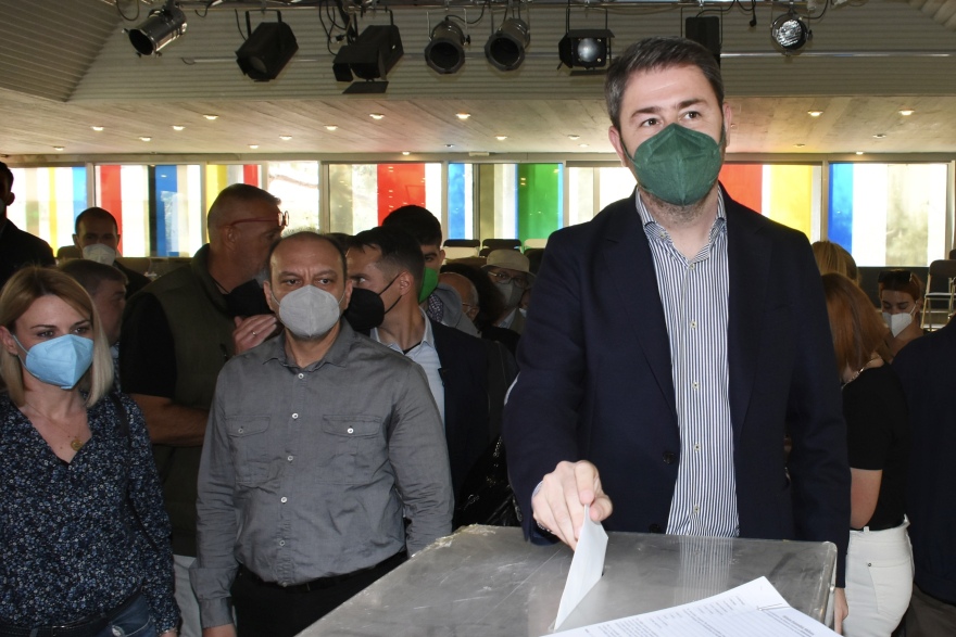 Έσπασε το φράγμα των 100.000 η συμμετοχή στις εκλογές ΚΙΝΑΛ – Παράταση έως τις 20:00 για την ψηφοφορία