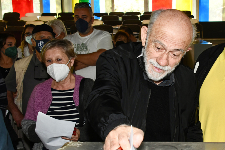 Έσπασε το φράγμα των 100.000 η συμμετοχή στις εκλογές ΚΙΝΑΛ – Παράταση έως τις 20:00 για την ψηφοφορία