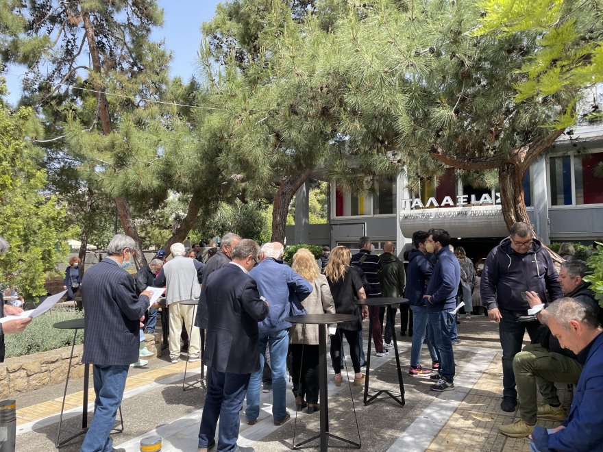 ΠΑΣΟΚ-ΚΙΝΑΛ: Ομαλά διεξάγεται η ψηφοφορία για το νέο όνομα του κόμματος - Μαζική η προσέλευση των μελών