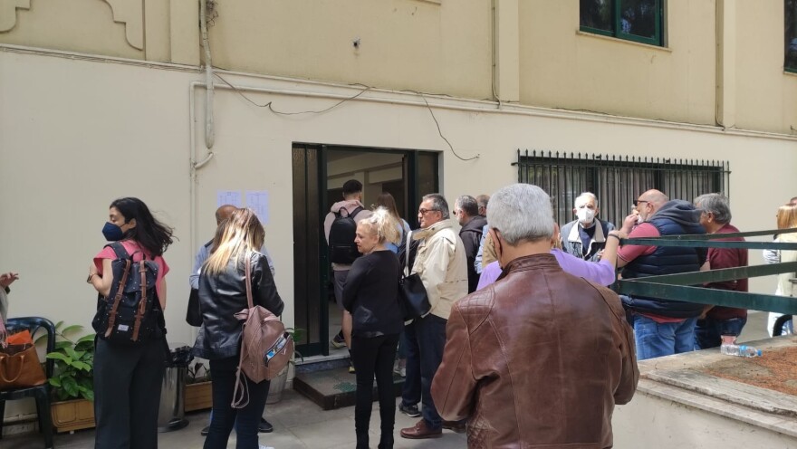 ΠΑΣΟΚ-ΚΙΝΑΛ: Ομαλά διεξάγεται η ψηφοφορία για το νέο όνομα του κόμματος - Μαζική η προσέλευση των μελών