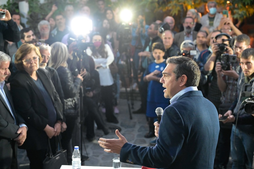 Ρέθυμνο: Ο Τσίπρας κάλεσε τους Έλληνες να τον εμπιστευθούν για να «βγάλει τα κάστανα από τη φωτιά»