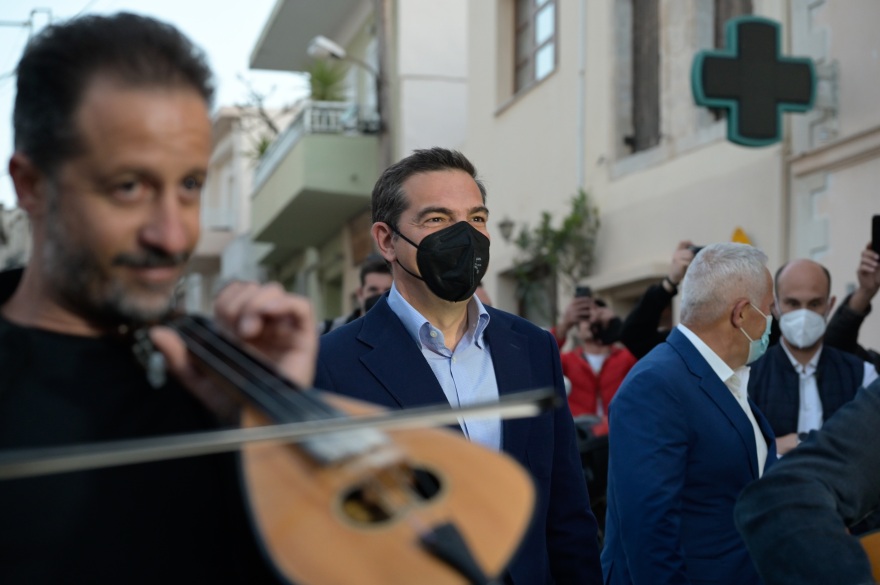 Ρέθυμνο: Ο Τσίπρας κάλεσε τους Έλληνες να τον εμπιστευθούν για να «βγάλει τα κάστανα από τη φωτιά»