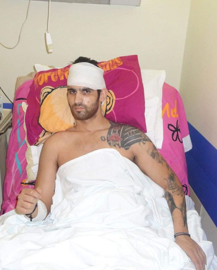 Ετεοκλής Παύλου: Η αγάπη της μητέρας του τον βοήθησε να βγει από το κώμα