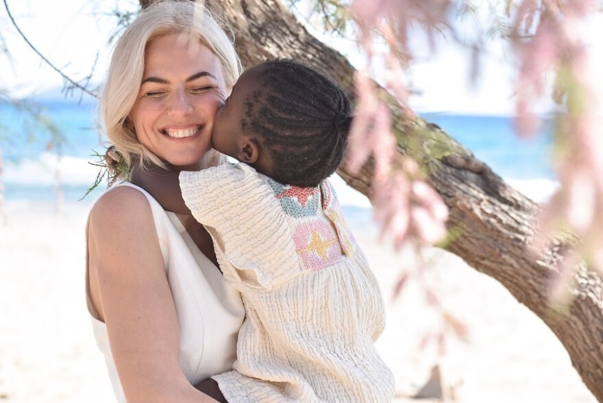 Χριστίνα Κοντοβά: «Η δική μου ιστορία μητρότητας δεν είναι η συνηθισμένη»