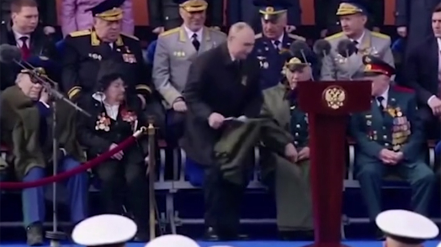 Πούτιν- Παρέλαση στη Μόσχα: Τα δύο σημάδια που φουντώνουν τα σενάρια για την υγεία του 