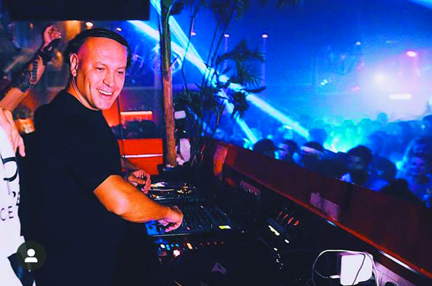 Μύκονος: Χορός εκατομμυρίων στα beach clubs για τους διάσημους djs