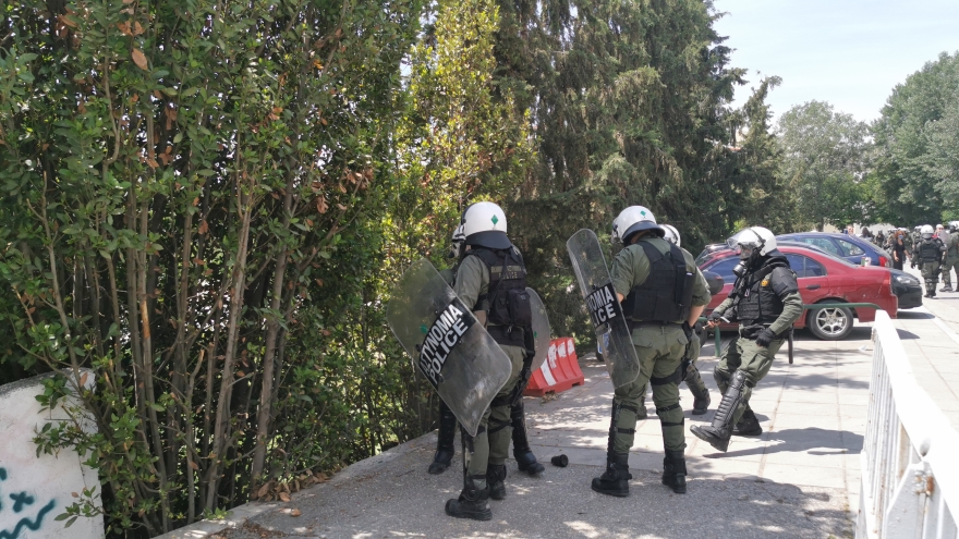 ΑΠΘ: Άγριο ξύλο ανάμεσα σε ΜΑΤ και φοιτητές - Τρεις συλλήψεις