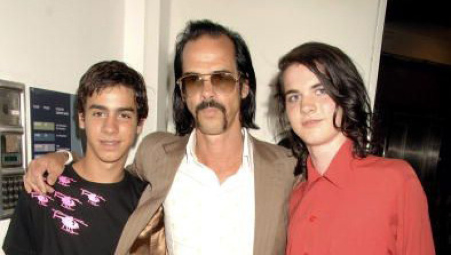 Νικ Κέιβ: Τα σκληρά χτυπήματα της μοίρας στον «Πρίγκιπα του Σκότους»