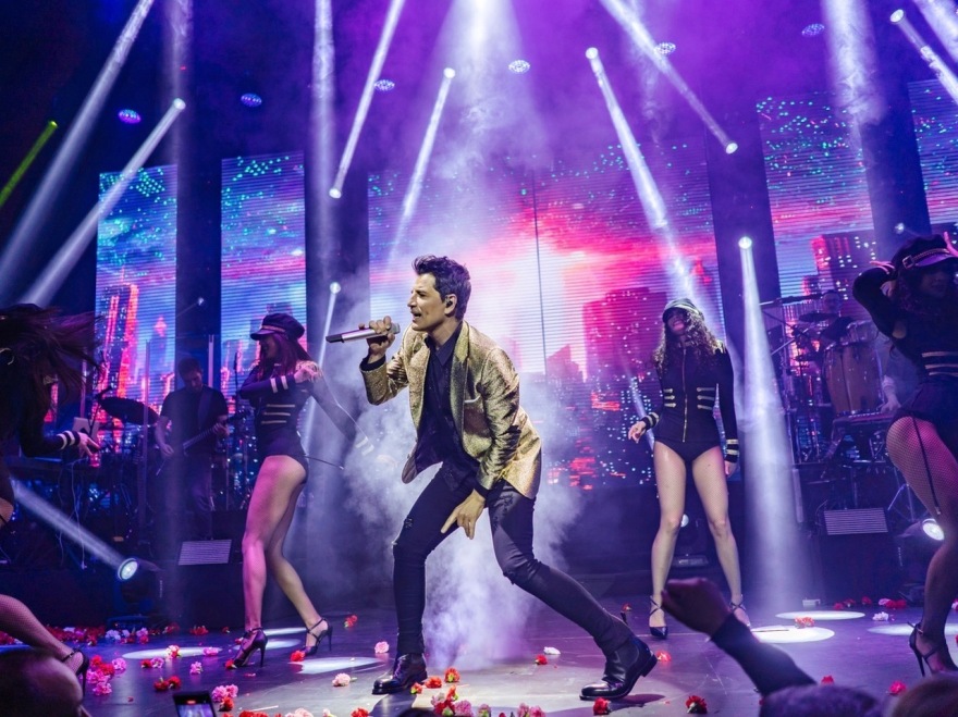 Εντυπωσιακή η πρεμιέρα του Σάκη Ρουβά και της Έλλης Κοκκίνου στη Θεσσαλονίκη