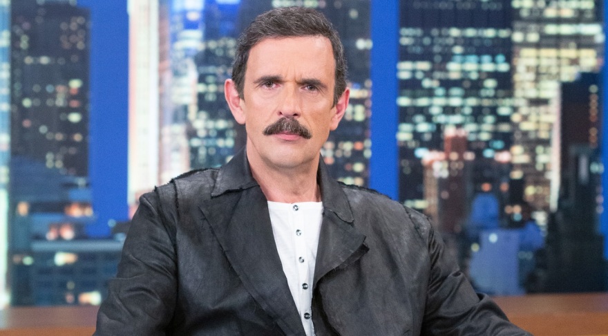 Ο Γρηγόρης Αρναούτογλου υποδέχεται στο «The 2Night Show» τον Λεωνίδα Κακούρη