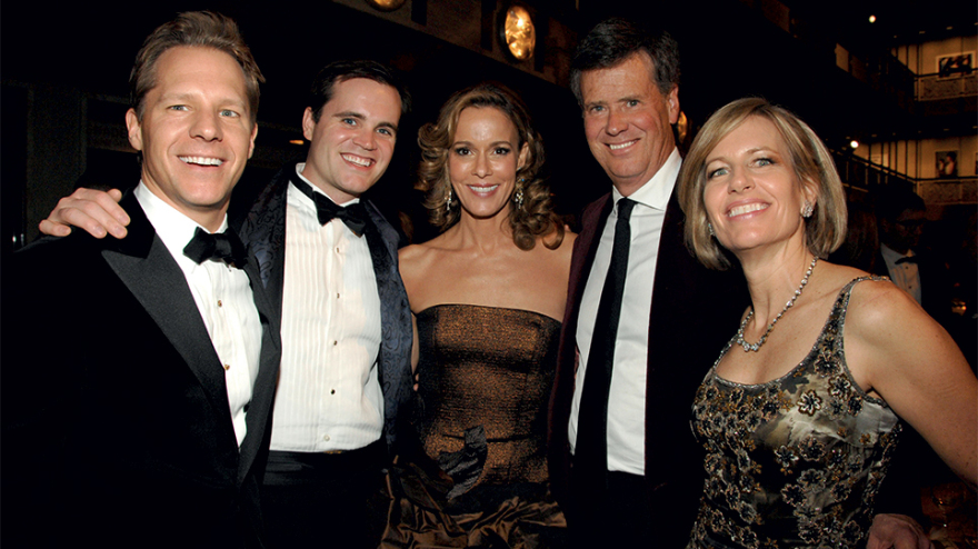 Τζούλια Φλέσερ Κοχ: Πώς να παντρευτείς έναν billionaire