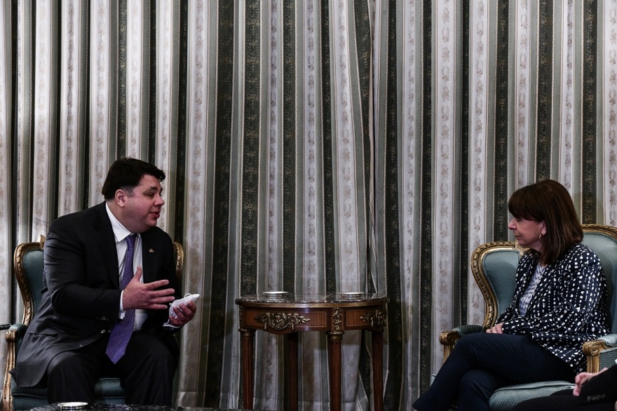 Τα διαπιστευτήριά του στην Σακελλαροπούλου επέδωσε ο νέος πρεσβευτής των ΗΠΑ στην Ελλάδα