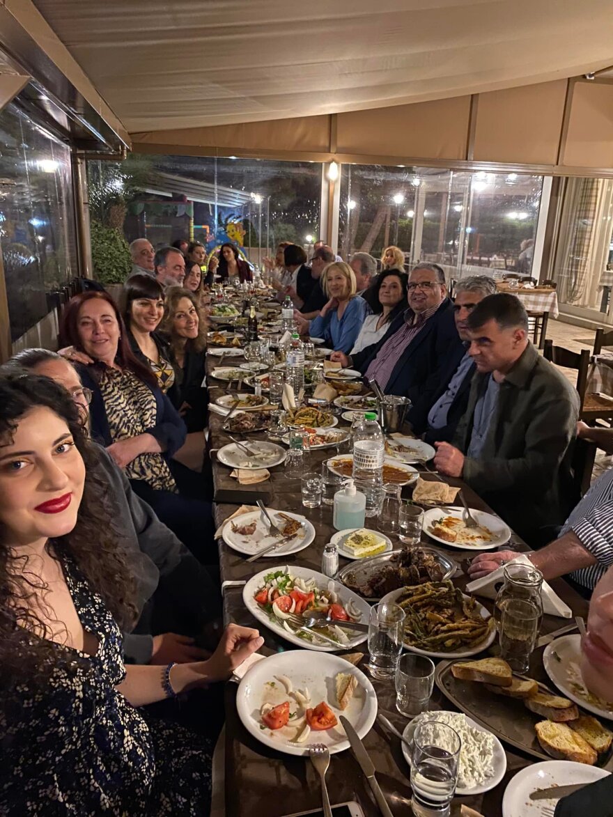 Παύλος Πολάκης: Γιόρτασε τα 57α γενέθλιά του χορεύοντας την «Ευδοκία» με το τσιγάρο στο στόμα